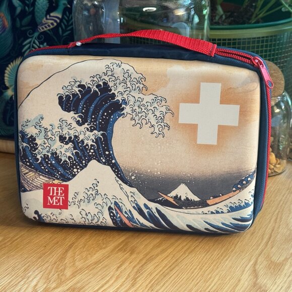 BAND-AID x THE MET Travel Case, Under the Wave Off Kanagawa - Picture 6 of 16